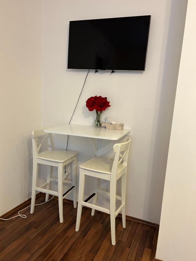 Cozy Homestay At Andel ปราก ภายนอก รูปภาพ