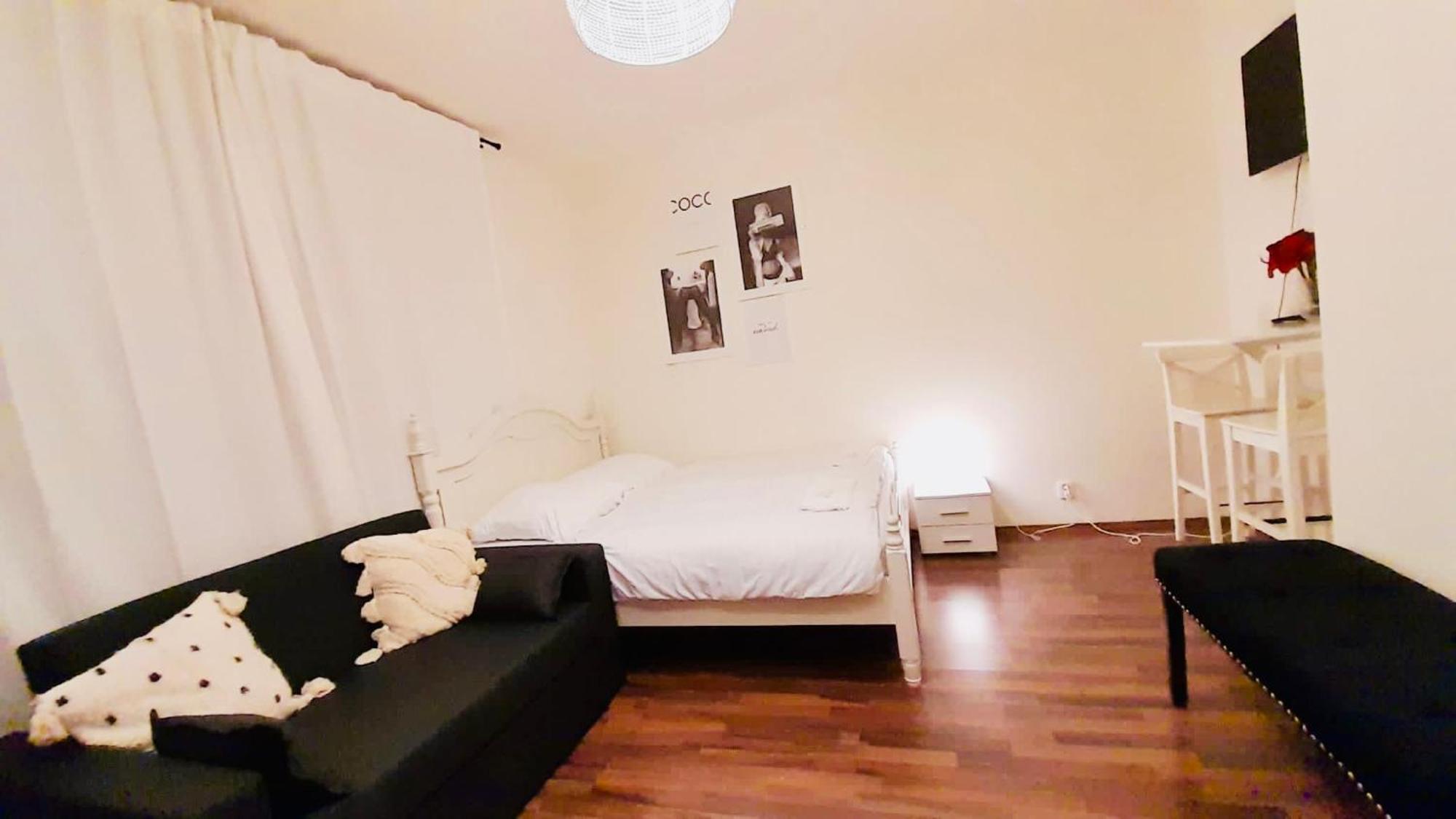 Cozy Homestay At Andel ปราก ภายนอก รูปภาพ
